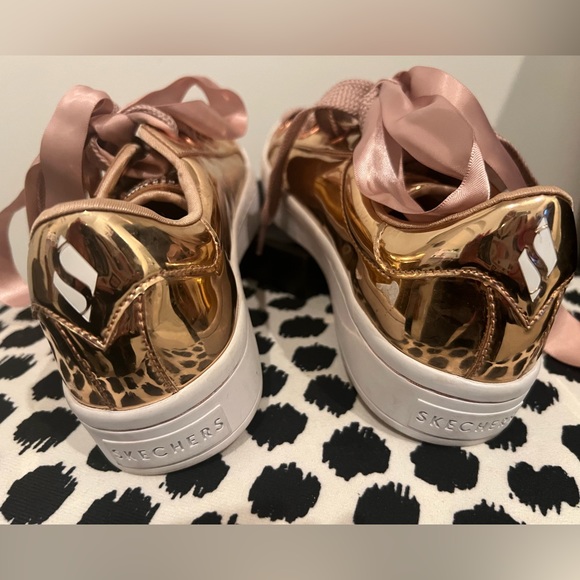 Rose Gold Faux Patent Leather Skecher Street•Los Angeles Sneaker Size 8 - Picture 2 of 7